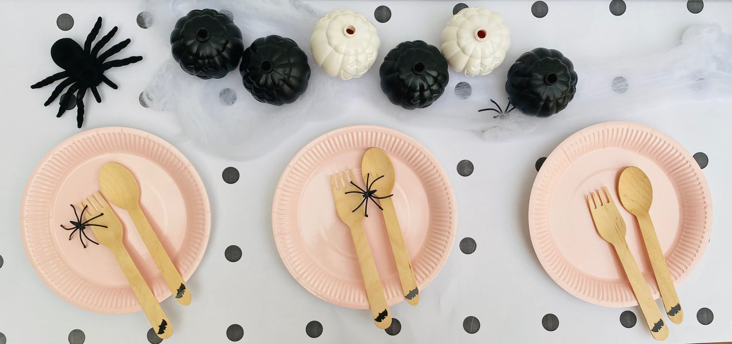 Plates, light powder pink